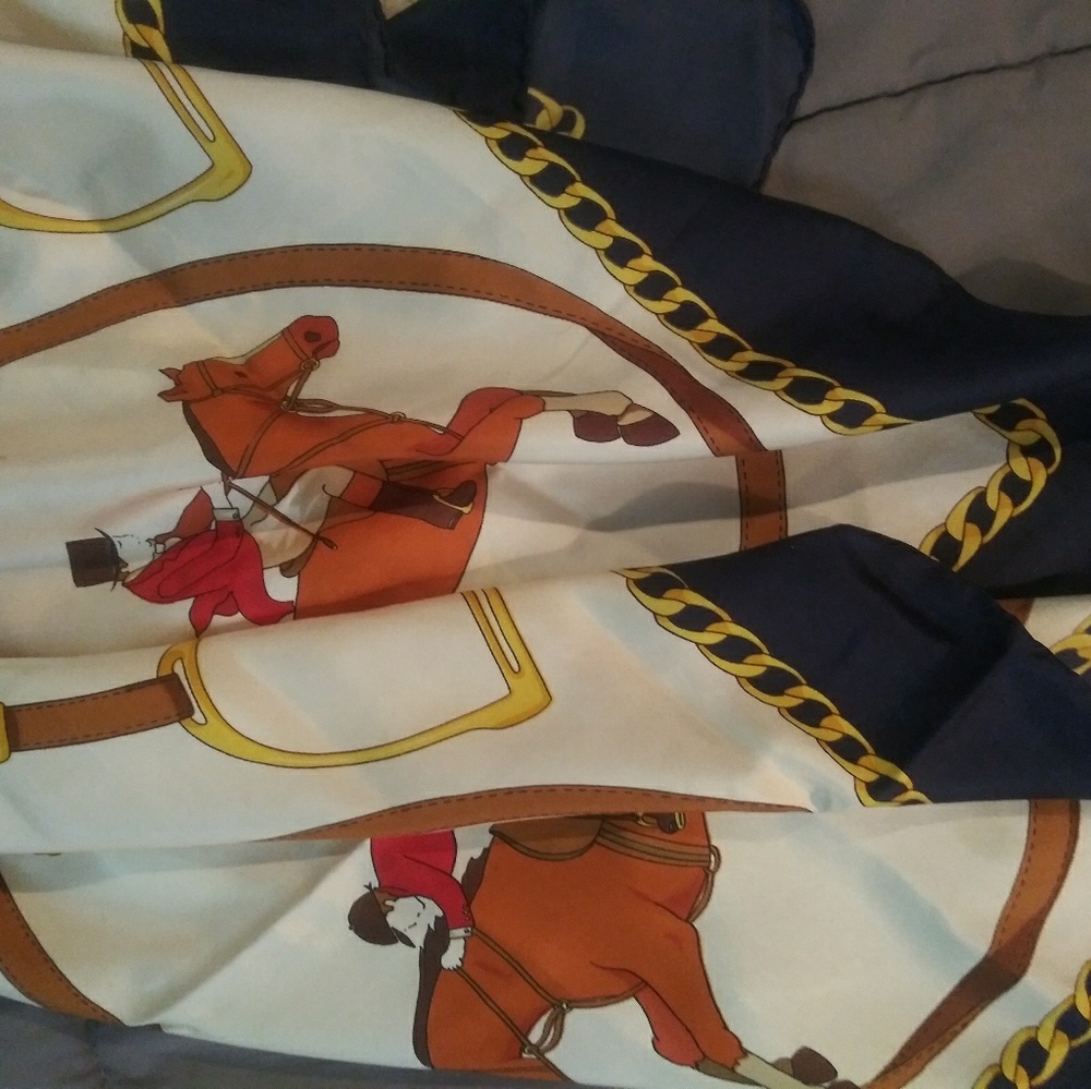 SILK GUCCI SCARF - Picture 2 of 6